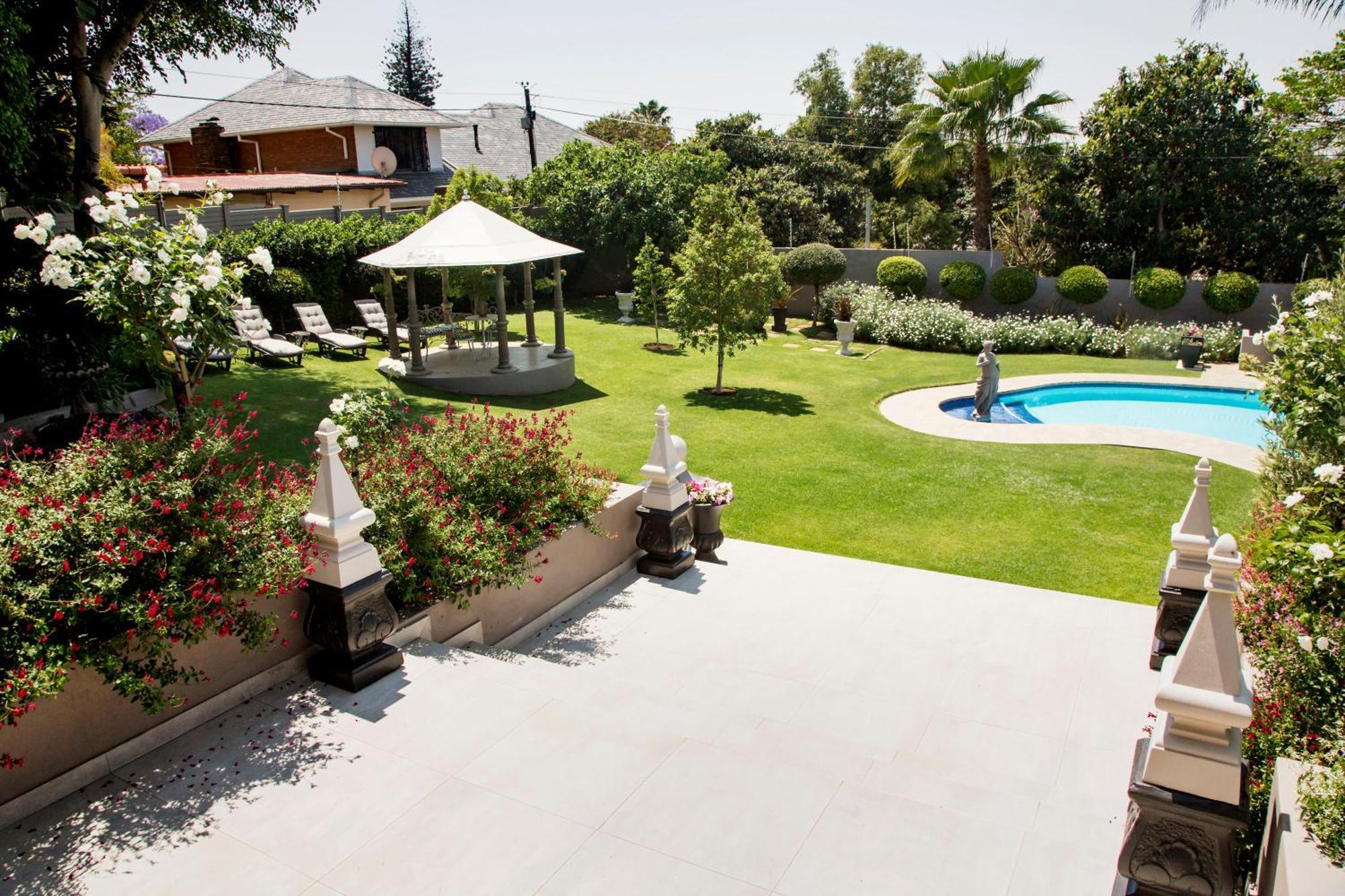 La Vida Luka - Luxury Guesthouse พริทอเรีย ภายนอก รูปภาพ