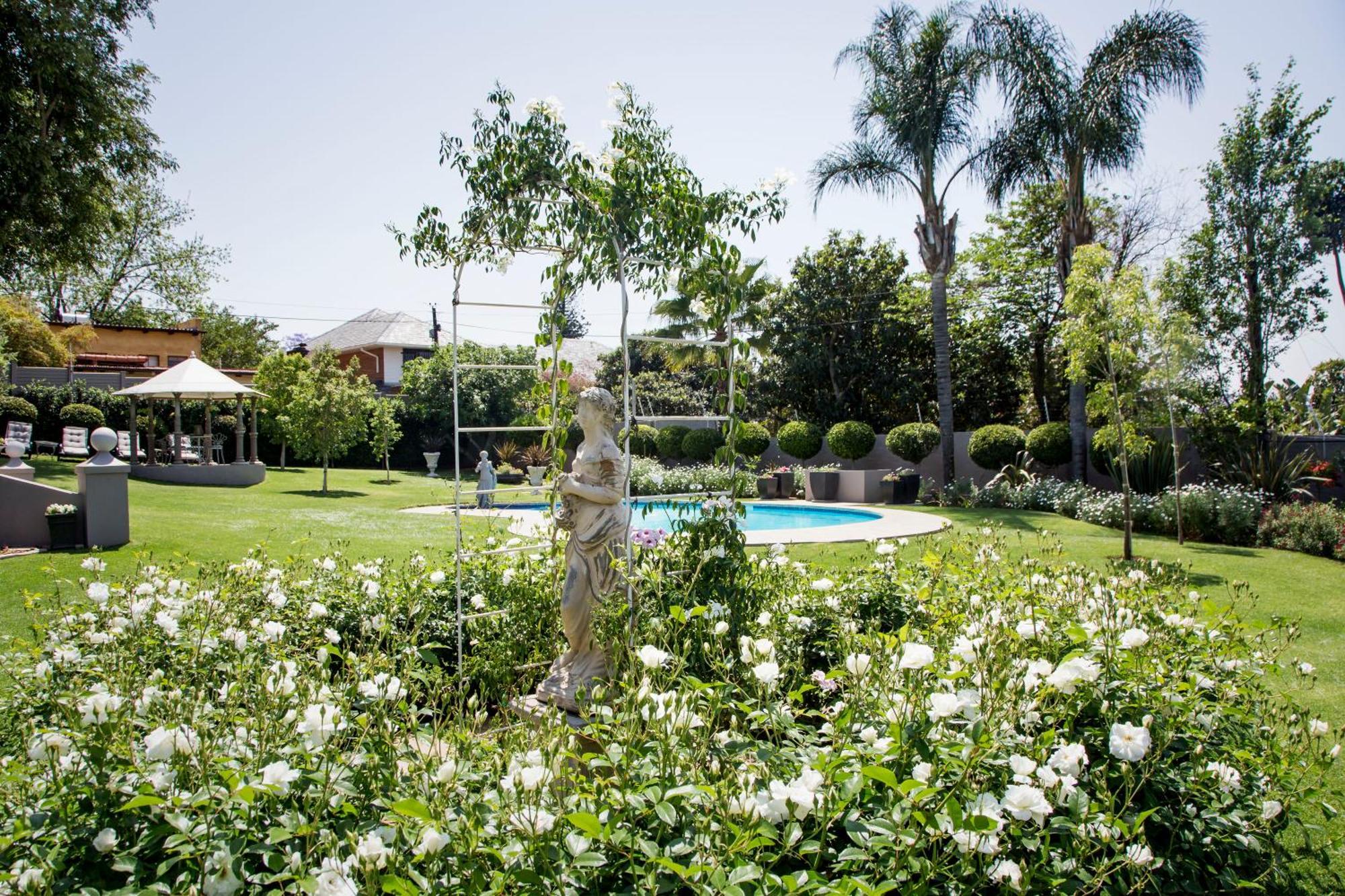 La Vida Luka - Luxury Guesthouse พริทอเรีย ภายนอก รูปภาพ