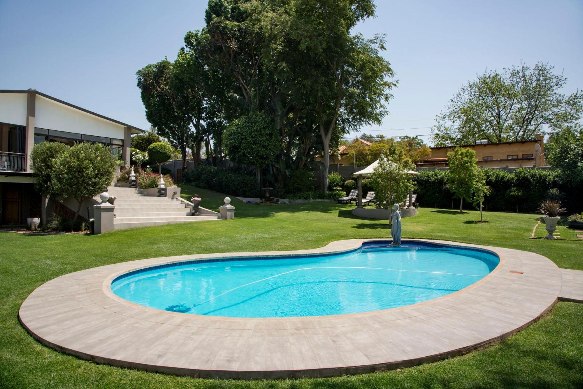 La Vida Luka - Luxury Guesthouse พริทอเรีย ภายนอก รูปภาพ