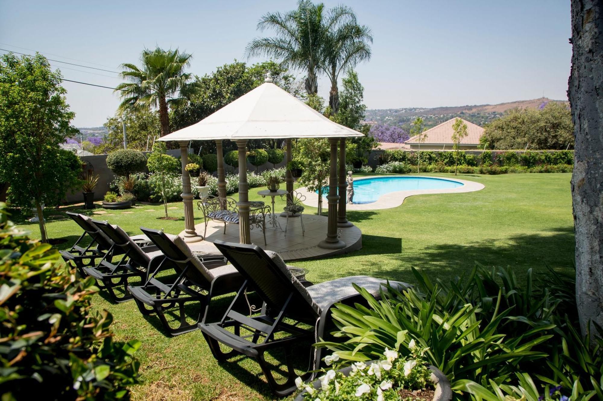 La Vida Luka - Luxury Guesthouse พริทอเรีย ภายนอก รูปภาพ