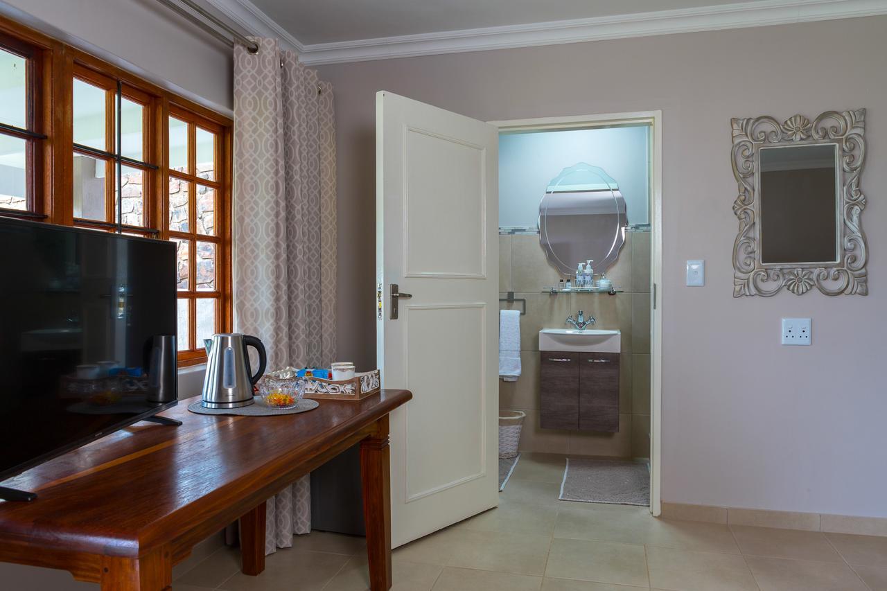 La Vida Luka - Luxury Guesthouse พริทอเรีย ภายนอก รูปภาพ