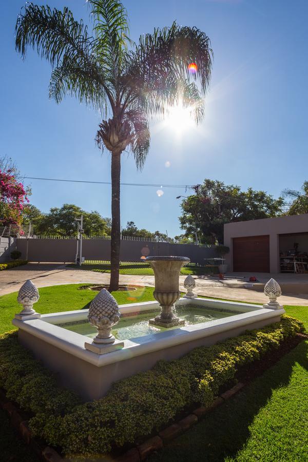 La Vida Luka - Luxury Guesthouse พริทอเรีย ภายนอก รูปภาพ